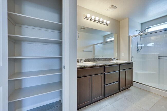 Building Photo - NW!! Solar!!  Gated!!  Bed and bath downst...