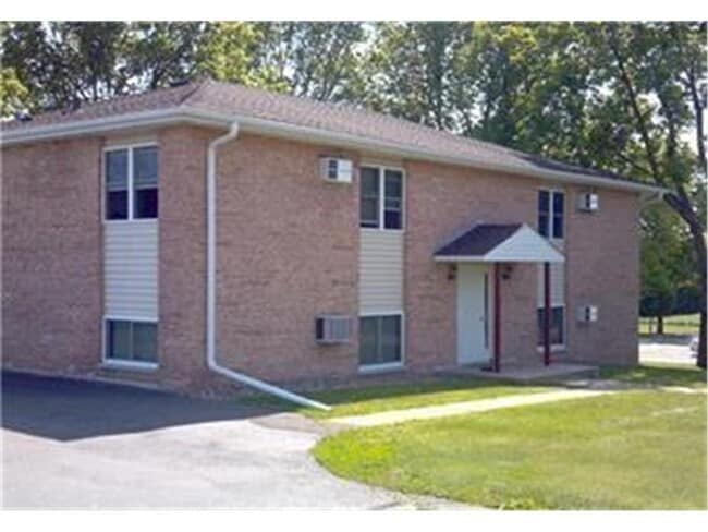 Primary Photo - 1325 Henry St