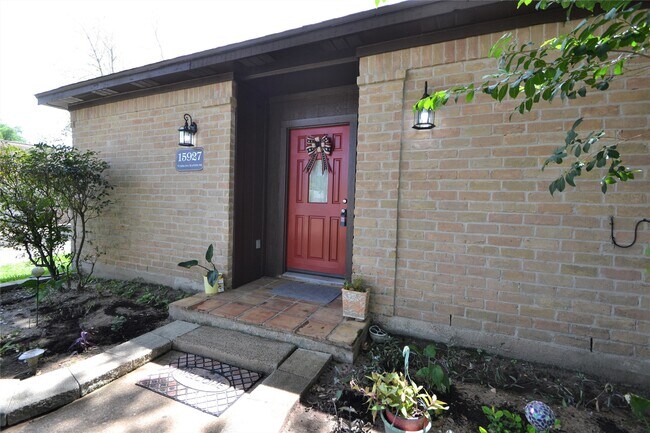 Building Photo - 15927 Tumbling Rapids Dr
