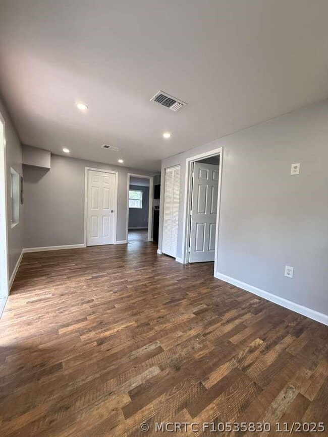 Building Photo - 4265 SW 62nd Ave
