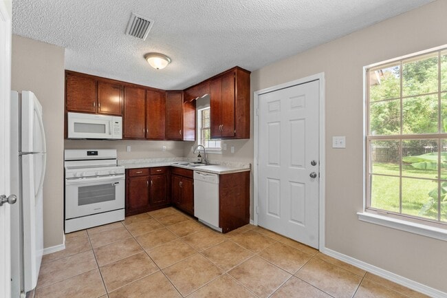 Building Photo - 20952 Liberty Ln