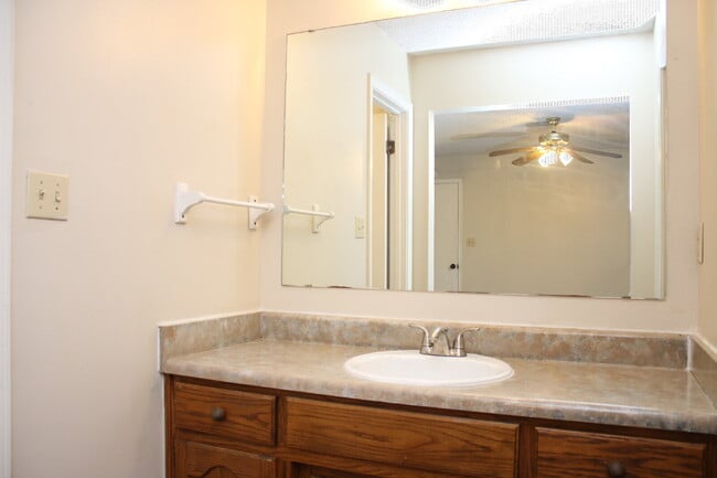 Building Photo - Spacious 4-Bedroom, 2-Bath Brick Home with Vaulted Ceilings, Fenced Yard, and Large Patio