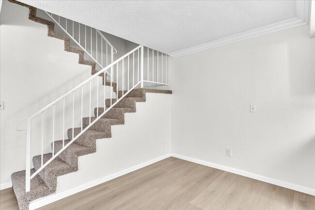 Building Photo - Spacious 2-Bedroom Townhome in Hesperia, CA!