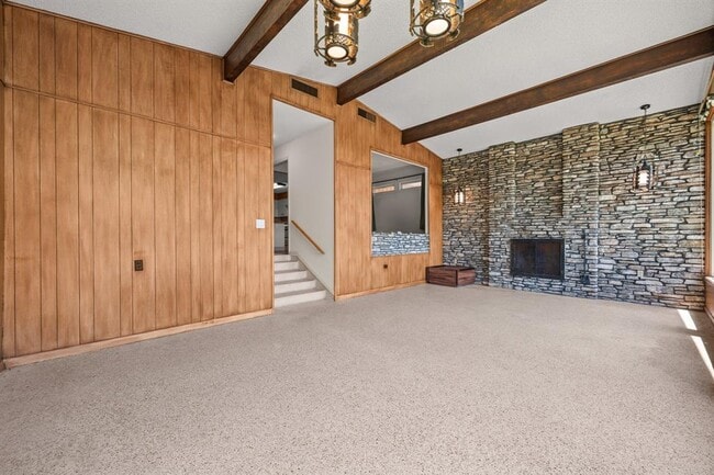 Building Photo - 6501 Mesa Dr