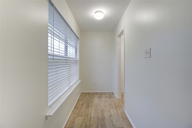 Building Photo - 9926 Myrtle Field Ln