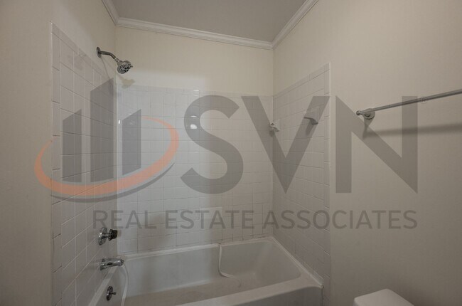 Building Photo - Spacious 2BR, 2BA Condo in Desirable Chapel Hill Community