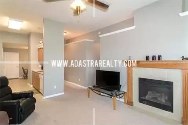 Building Photo - Spacious Maintenance Free Townhome in Gard...