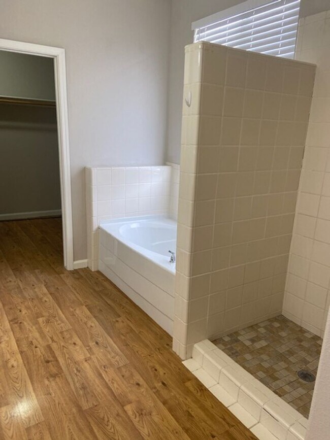 Building Photo - South Reno - Double Diamond Stunner - Tons of Amenities!