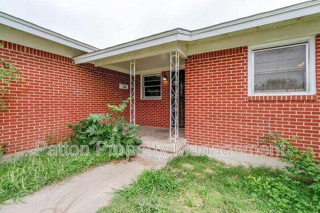 Building Photo - 1703 Pecos St
