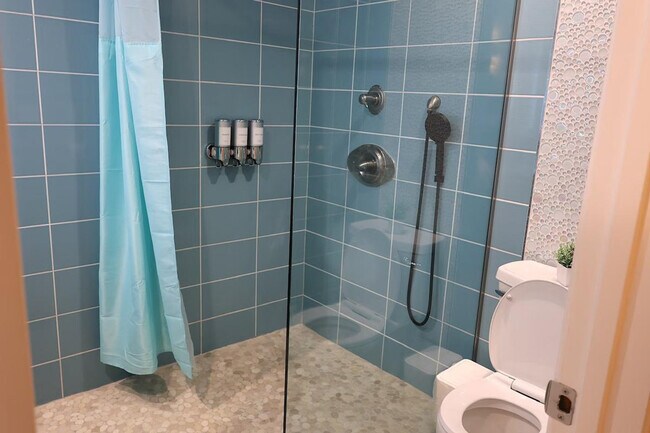 Building Photo - 6505 Skyfarm Dr