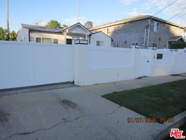 Building Photo - 14013 Bessemer St