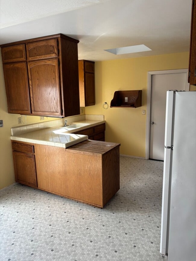 Building Photo - 4 bedroom 2 bath upper west side