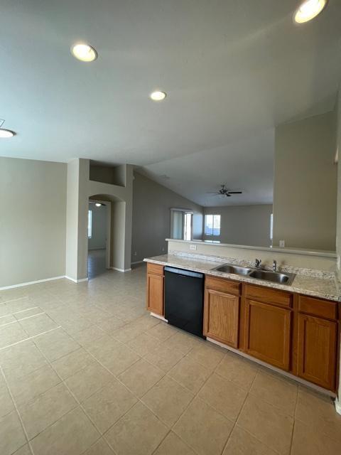 Building Photo - HOUSE FOR RENT