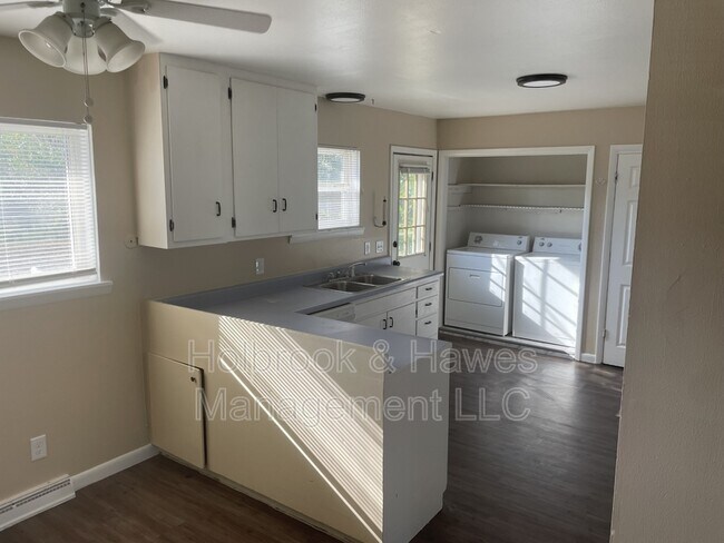 Building Photo - 3613 Highland Dr