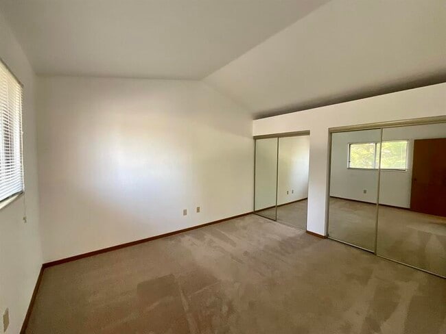 Building Photo - 165 Eagle Ridge