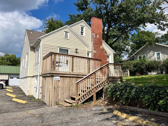 Primary Photo - 2 Bed / 1 Bath House Near NKC!