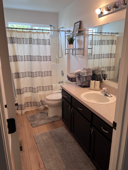 Building Photo - 1148 NE Cordero Pl