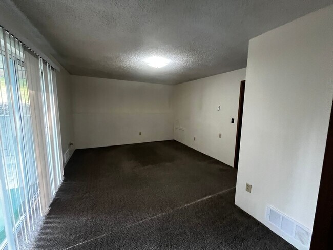 Building Photo - 1110 Shorewood Dr