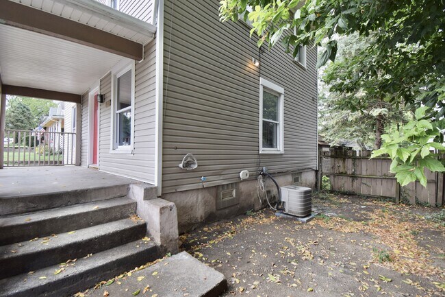 Building Photo - 1011 Epworth Ave