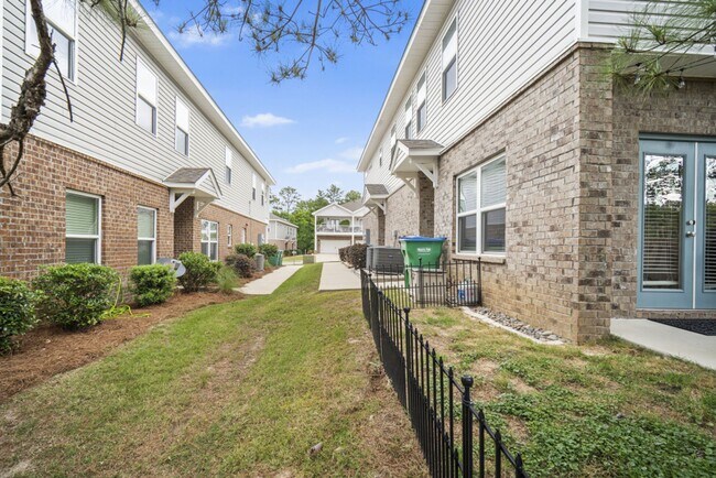 Building Photo - You’ll Fall in Love with This Upgraded Tow...