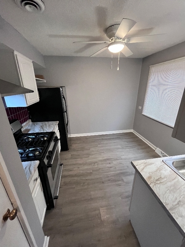 Building Photo - 5055 W Gladys Ave