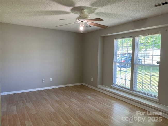 Building Photo - 6918 Kentucky Derby Dr