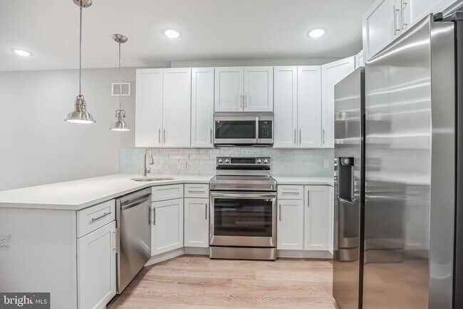 Building Photo - 2216 Emerald St