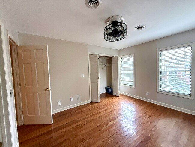 Building Photo - Quaint East Nashville Townhome