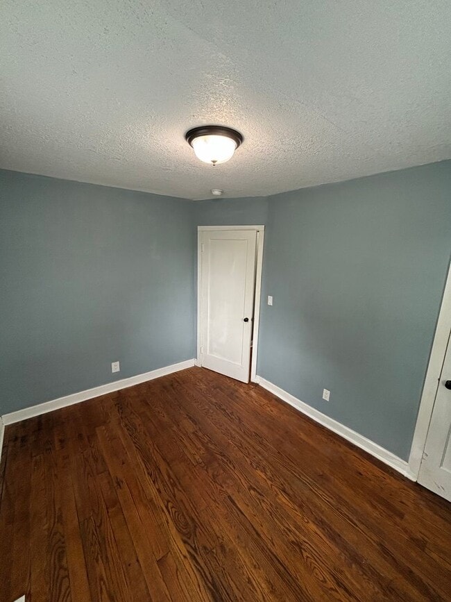 Building Photo - Alcoa Cottage!!