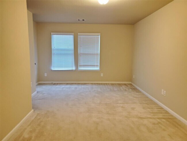 Building Photo - 15610 Whisper Woods Dr