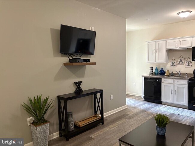 Primary Photo - 1000 Diamond St