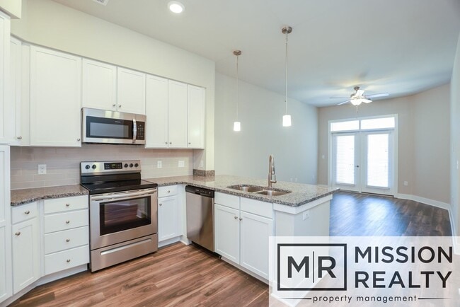 Building Photo - Beautiful 1 Bedroom, 1 Bathroom Condo in t...