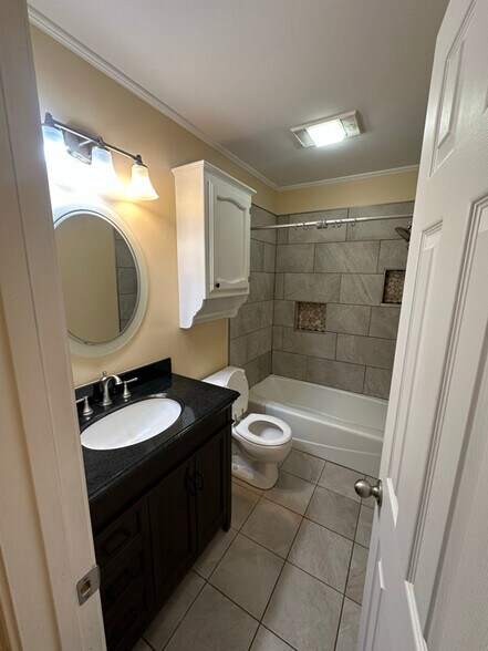 Building Photo - 18304 Autumn View Dr