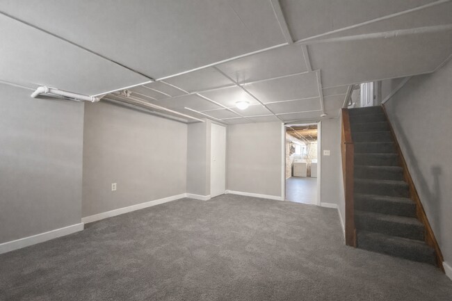 Building Photo - 1215 N Ellwood Ave