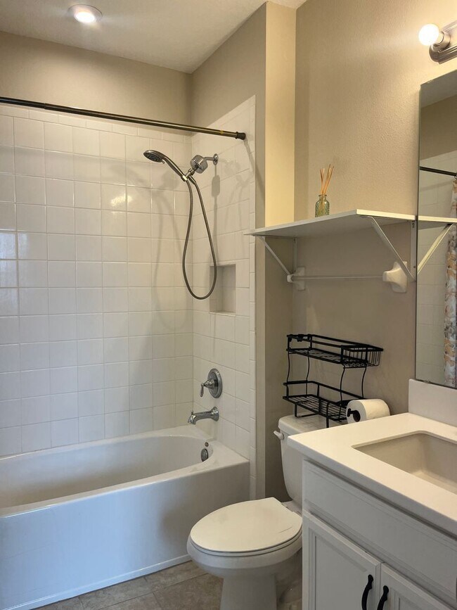 Building Photo - 2601 Pinnacle Ln