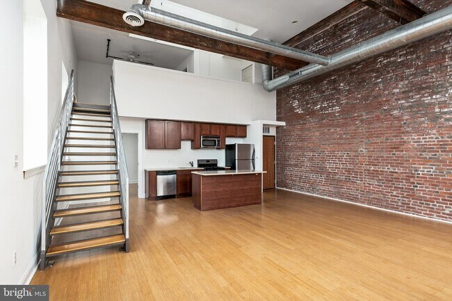 Building Photo - 1637 Poplar Street Unit S4