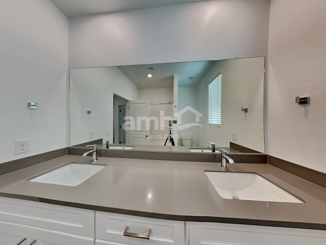 Building Photo - 2135 W Magdalena Lane