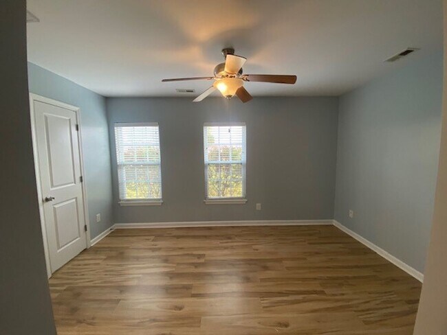 Building Photo - 8547 Heirloom Dr NE