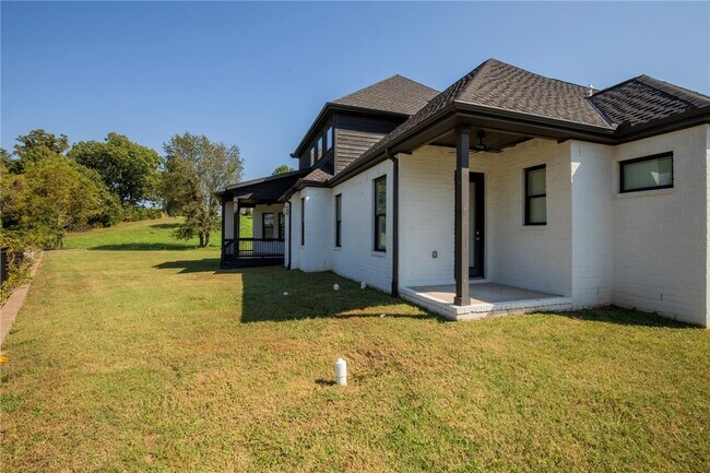 Building Photo - 3 S Castle Oaks Ct