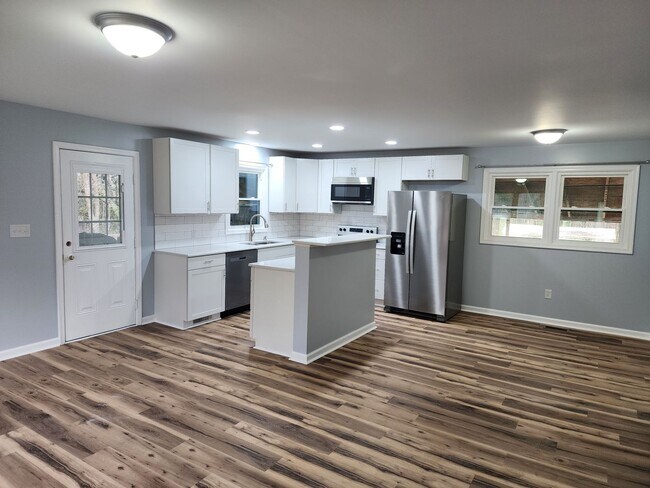 Building Photo - 3 bed 1 Bath Home Mount Airy
