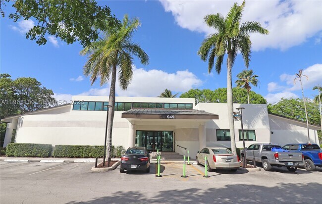Building Photo - 1301 River Reach Dr