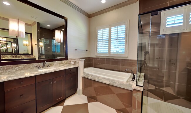 Building Photo - 1240 Poinsettia Ave