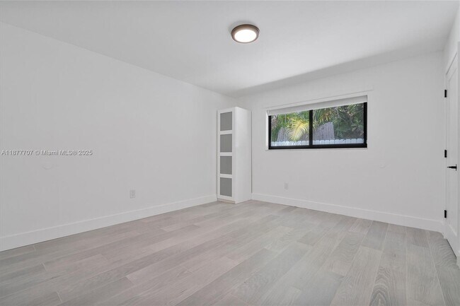 Building Photo - 1245 NE 85th St