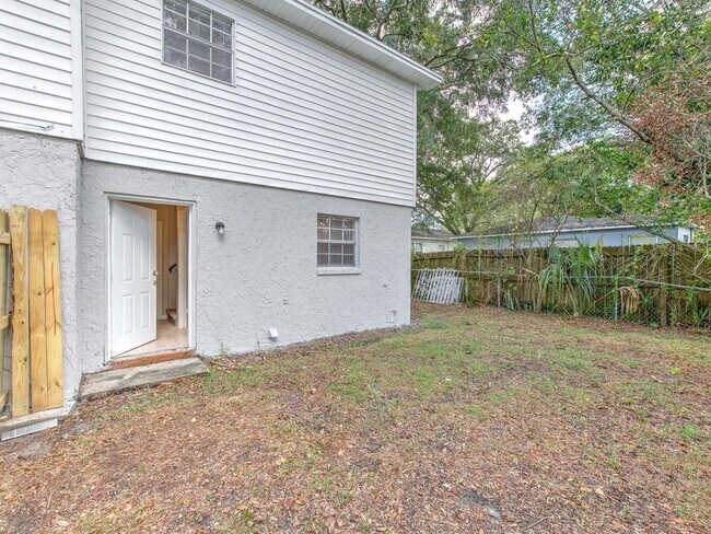 Building Photo - 3514 Sarah St