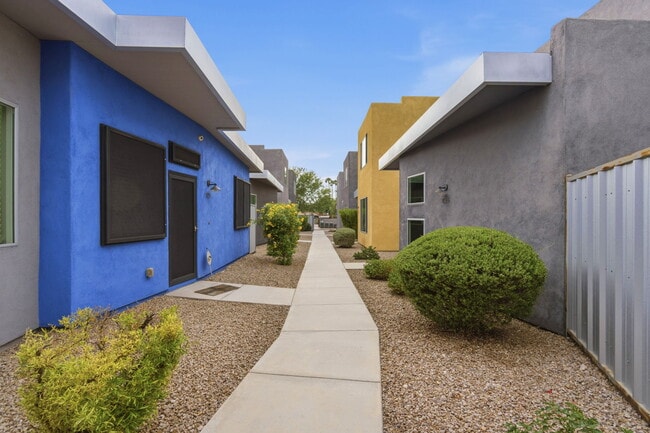 Building Photo - 826 E Millenium Ct