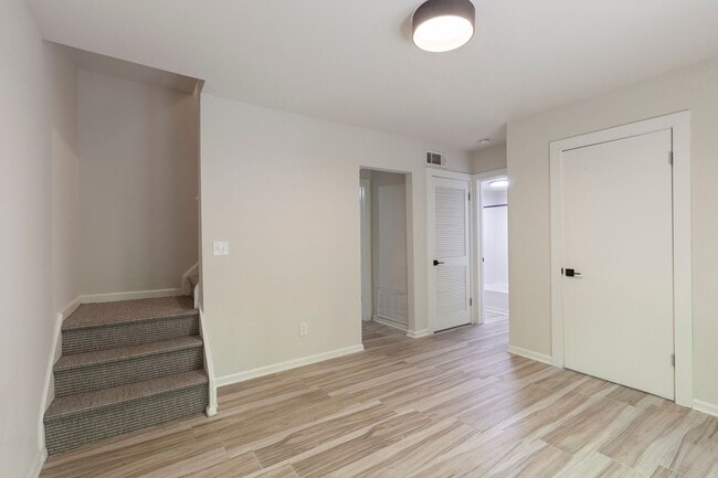 Building Photo - 3bd/3ba Home w/ Fully Fenced Backyard and Deck!