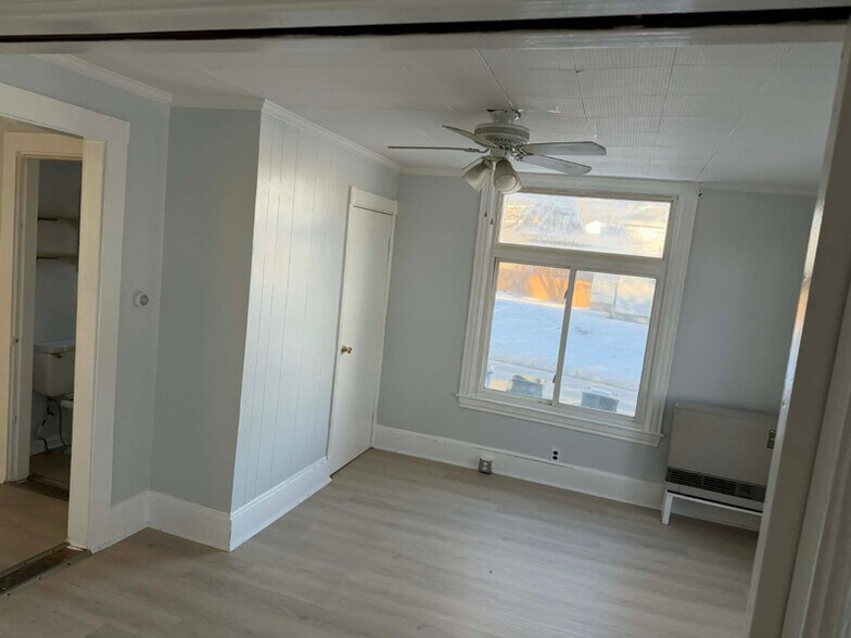 Building Photo - 242 Lincoln St