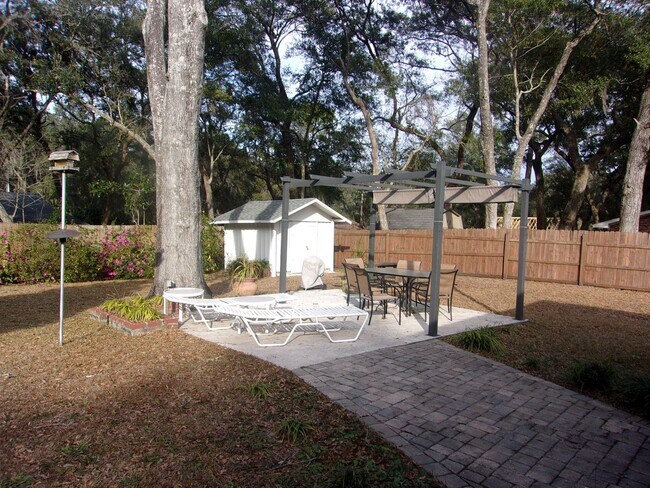 Building Photo - Island House-Close to Everything! Fully Furnished!