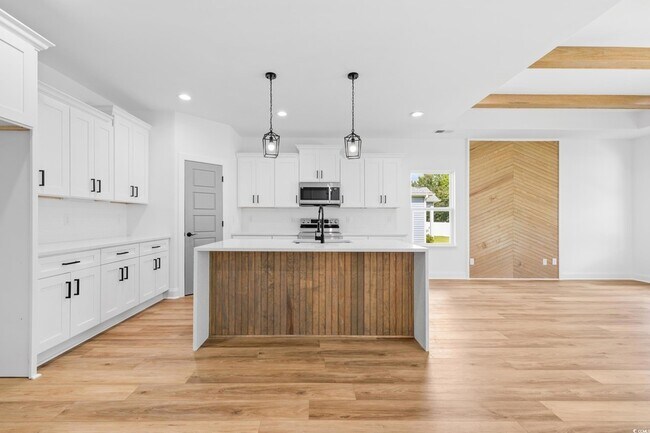 Building Photo - 506 War Eagle Ct