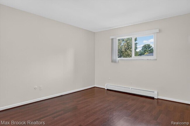 Building Photo - 100 W Hickory Grove Rd